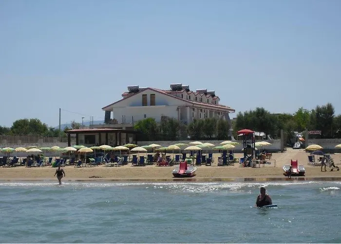 Centro Turistico La Perla Del Gargano פארק נופש פוצ'ה ואראנו